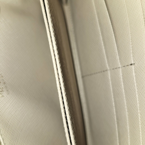 PRADA BEIGE SAFFIANO LEATHER ZIP AROUND WALLET Pre-loved - Picture 10 of 11